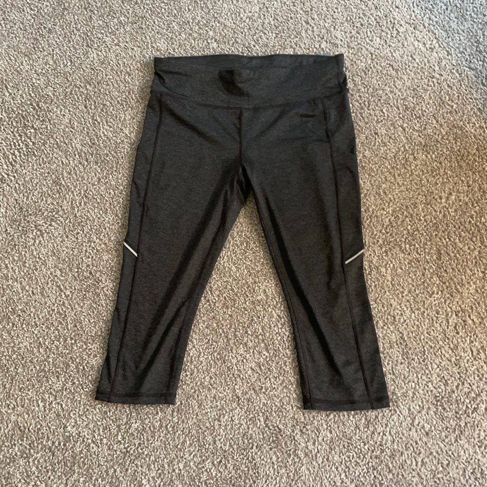 NWOT NEVER WORN Xersion Pocket Capris